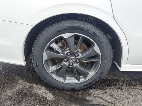 Used 2024 Honda Odyssey Elite image 5