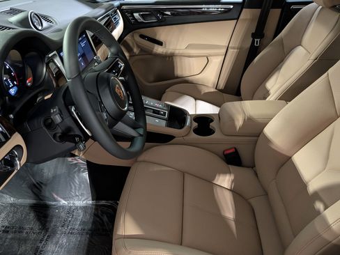 New 2026 Porsche Macan image 5