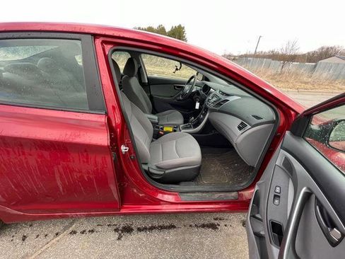 Used 2014 Hyundai Elantra SE image 29