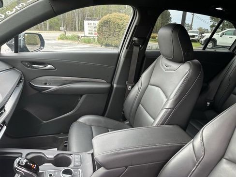 Used 2024 Cadillac XT4 Premium Luxury image 16