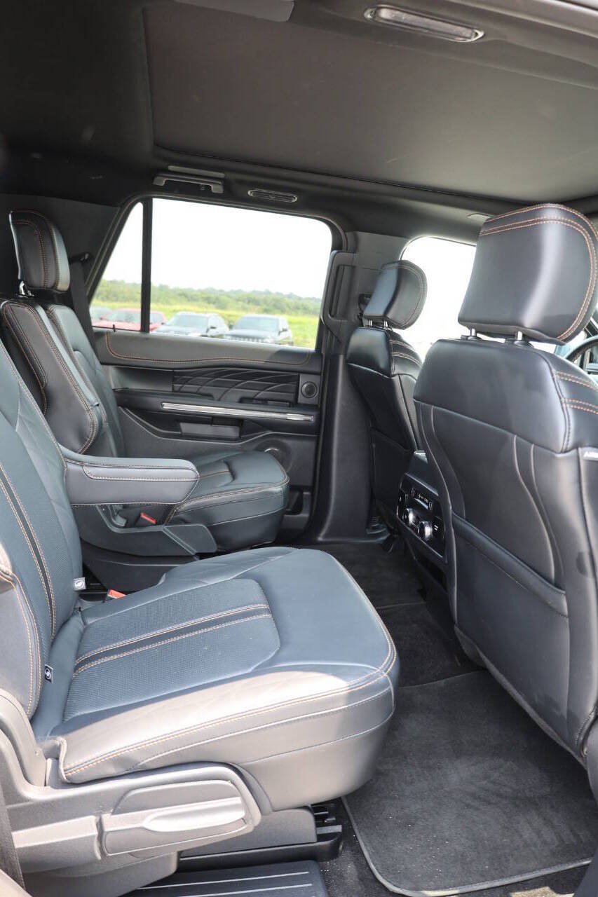 Used 2023 Ford Expedition Platinum AWD/4WD image 16