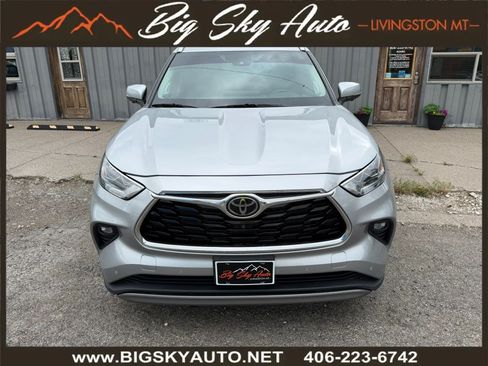Used 2024 Toyota Highlander Platinum AWD/4WD image 2