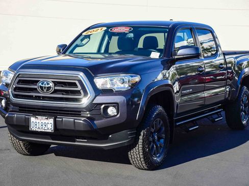 Certified 2021 Toyota Tacoma SR5 image 3