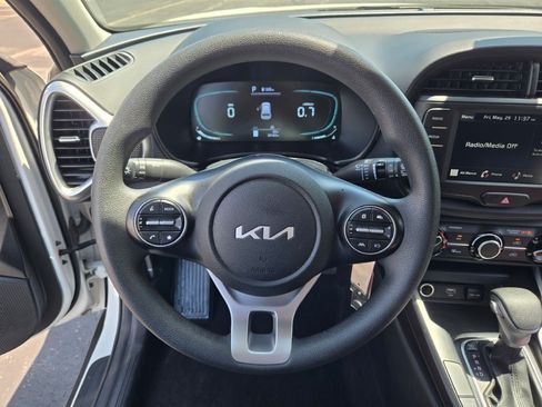 Used 2025 Kia Soul LX w/ LX Technology Package FWD image 31