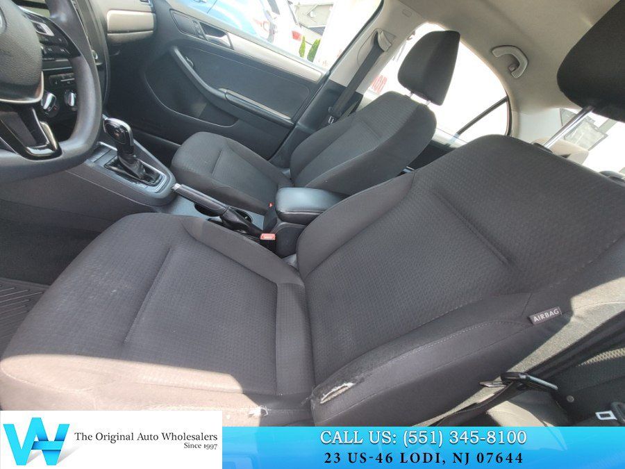 Used 2015 Volkswagen Jetta SE FWD image 12