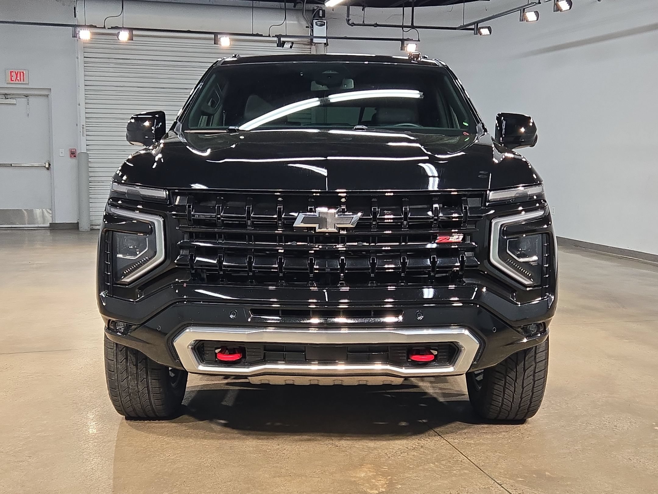 Used 2025 Chevrolet Suburban Z71 AWD/4WD image 2