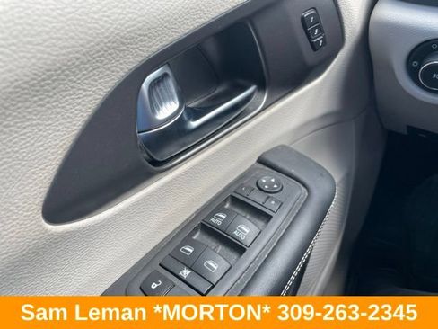 Used 2022 Chrysler Pacifica Touring-L FWD image 21