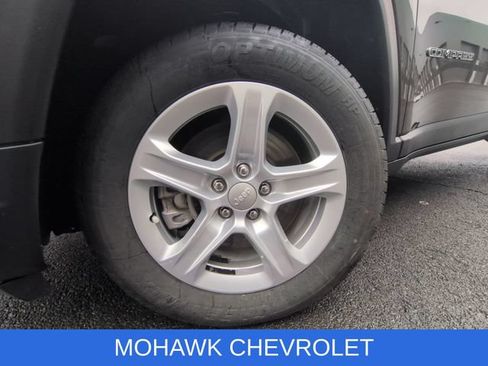 Used 2023 Jeep Compass Latitude AWD/4WD image 31