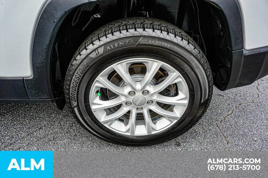 Used 2021 Jeep Cherokee Latitude AWD/4WD image 16