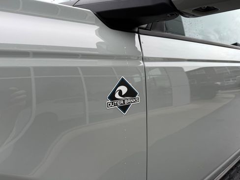 Used 2024 Ford Bronco Outer Banks image 17