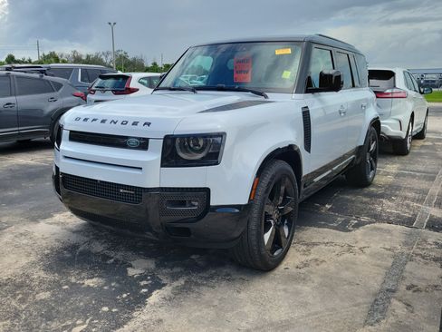 Used 2022 Land Rover Defender 110 X-Dynamic SE AWD/4WD image 3