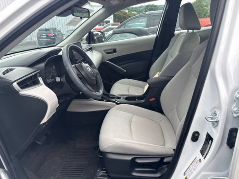 Used 2023 Toyota Corolla Cross L AWD/4WD image 5