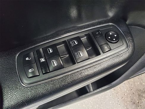 Used 2020 Dodge Charger SXT w/ Leather Interior Group image 9