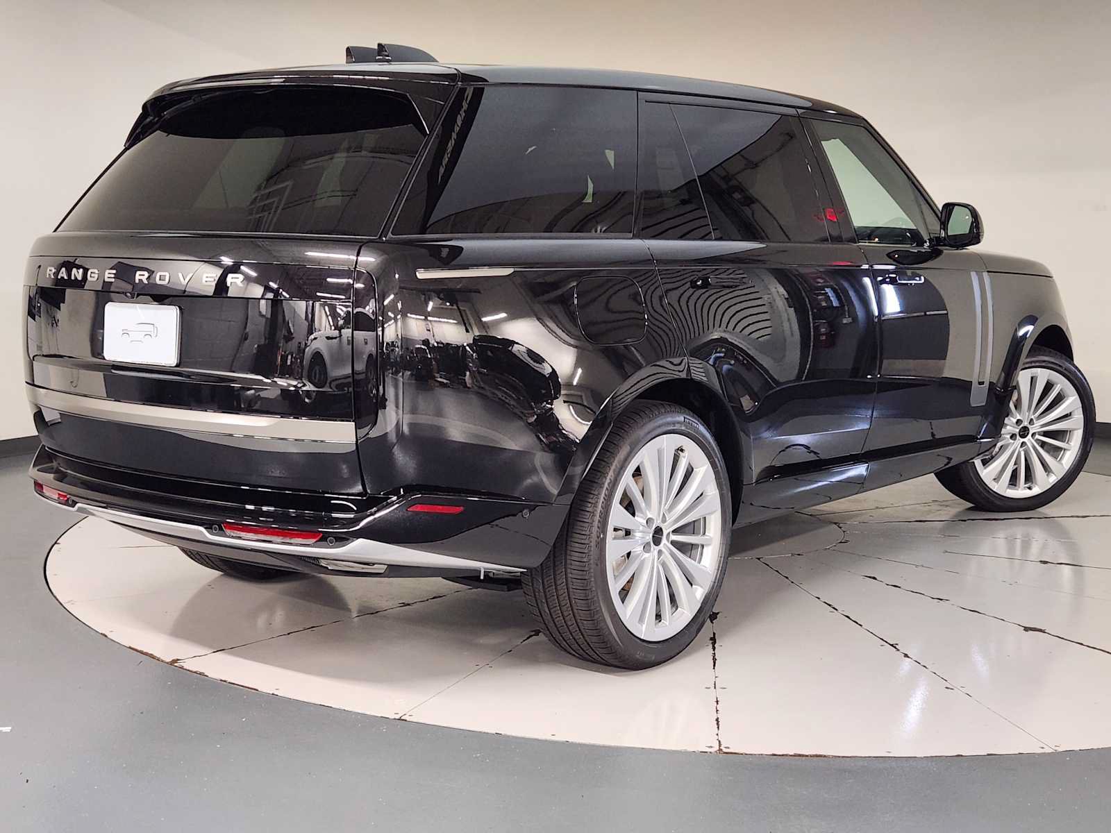 New 2026 Land Rover Range Rover Long Wheelbase SE AWD/4WD image 2