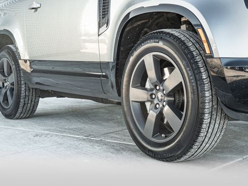 Used 2023 Land Rover Defender 90 X-Dynamic SE image 33