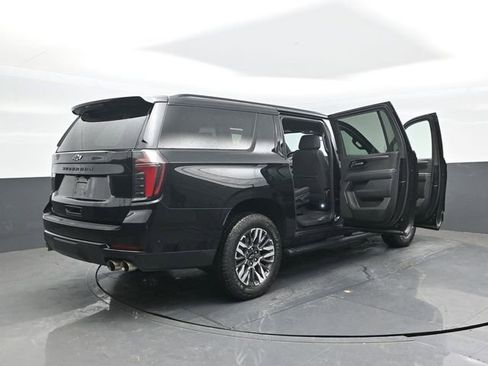 Used 2025 Chevrolet Suburban Z71 AWD/4WD image 28