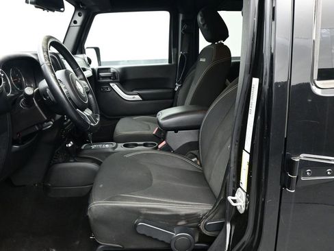 Used 2016 Jeep Wrangler Unlimited Sahara w/ Max Tow Package image 14