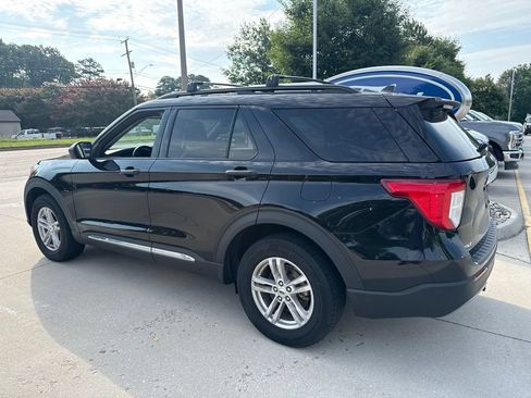 Used 2023 Ford Explorer XLT w/ Equipment Group 202A AWD/4WD image 4