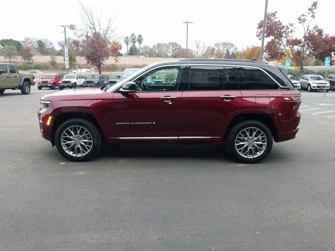 New 2025 Jeep Grand Cherokee Summit image 5