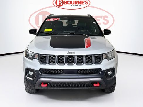 Used 2024 Jeep Compass Trailhawk AWD/4WD image 3