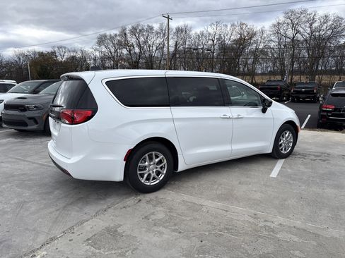 New 2026 Chrysler Voyager LX image 6