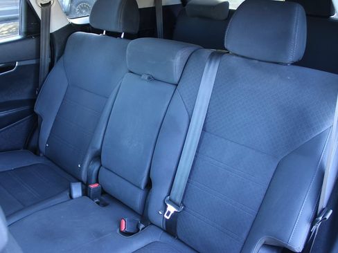 Used 2020 Kia Sorento LX FWD image 11