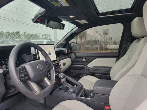 Used 2025 Toyota Tacoma Limited AWD/4WD image 11