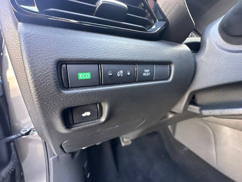 Used 2024 Nissan Sentra SV FWD image 17