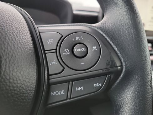 Used 2025 Toyota Corolla LE image 24