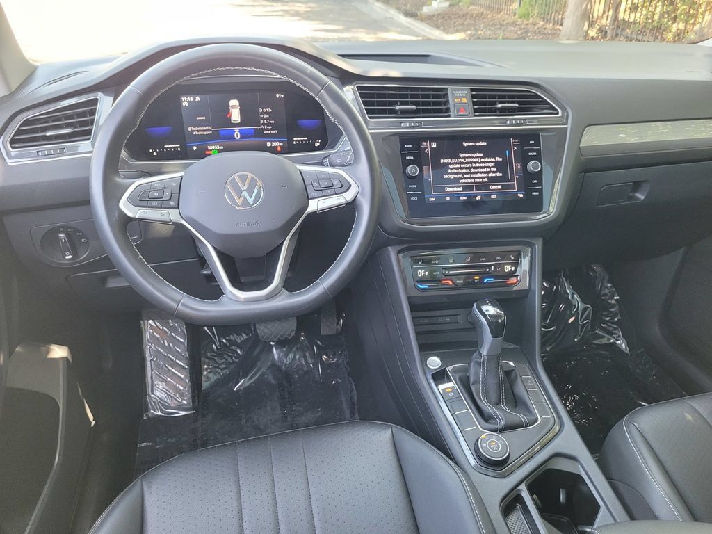Used 2023 Volkswagen Tiguan SE AWD/4WD image 19