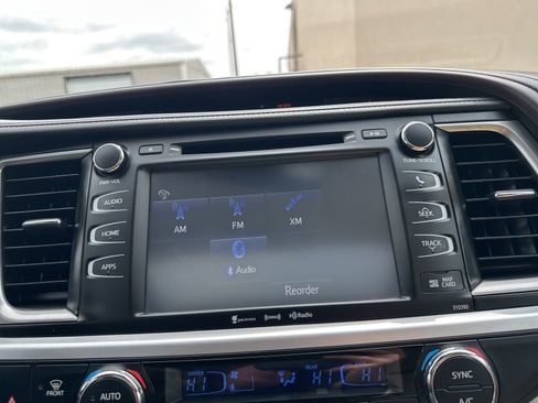 Used 2019 Toyota Highlander XLE AWD/4WD image 54