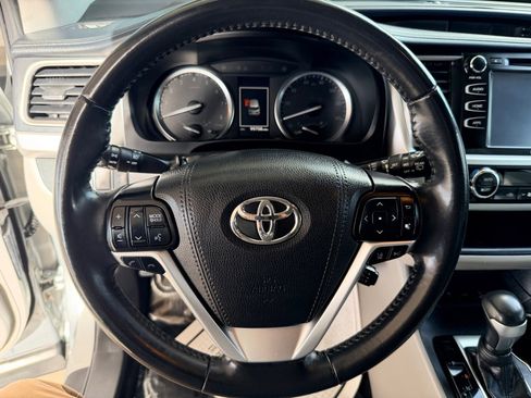 Used 2019 Toyota Highlander XLE image 10