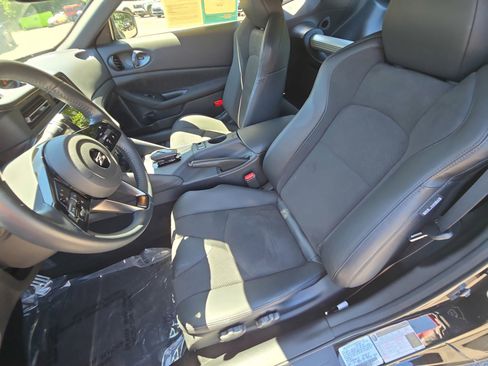 Used 2025 Nissan Z Performance w/ Floor Mat Package RWD image 14