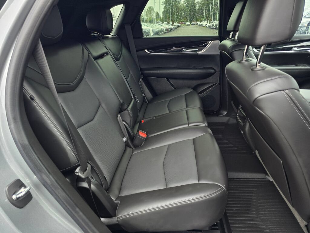 Used 2023 Cadillac XT5 Premium Luxury w/ Technology Package AWD/4WD image 24