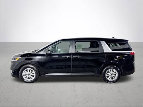 Used 2024 Kia Carnival LX image 9