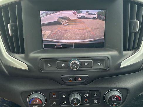 Used 2023 GMC Terrain SLE w/ Driver Convenience Package AWD/4WD image 12