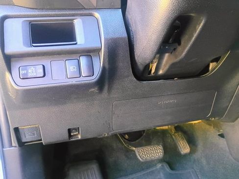 Used 2018 Toyota Tacoma SR5 w/ SR5 Appearance Package (SM) RWD image 31