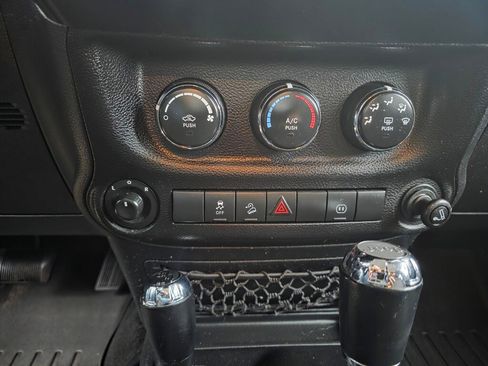 Used 2012 Jeep Wrangler Rubicon w/ Dual Top Group image 14