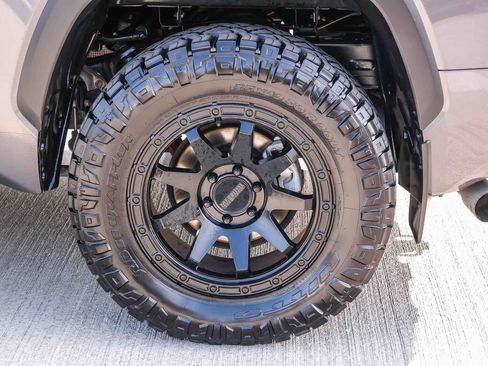 Used 2022 Toyota Tundra Limited w/ TRD Off-Road Package AWD/4WD image 9