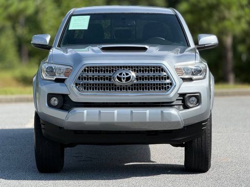 Used 2017 Toyota Tacoma TRD Sport w/ Tow Package RWD image 3