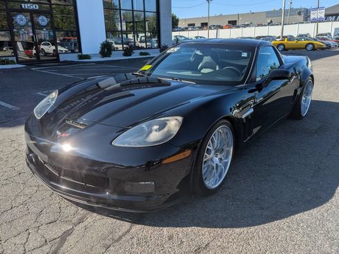 Used 2005 Chevrolet Corvette Coupe w/ Preferred Equipment Group RWD image 2