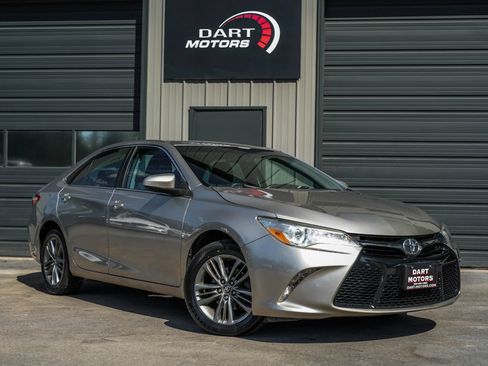 Used 2017 Toyota Camry SE FWD image 1