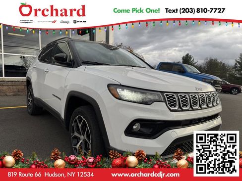 Used 2024 Jeep Compass Limited image 43