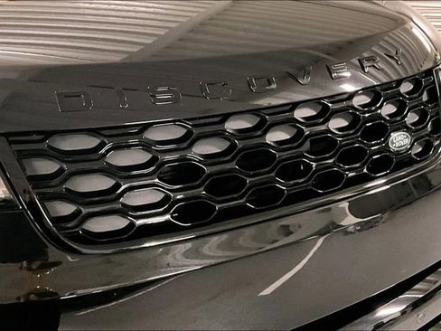 Certified 2025 Land Rover Discovery Dynamic SE image 31