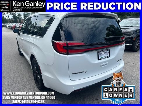 Used 2025 Chrysler Pacifica Limited FWD image 7