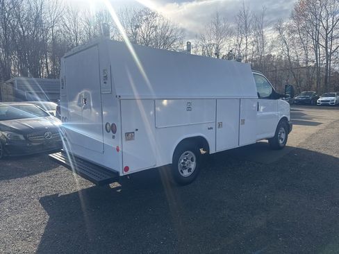 Used 2014 Chevrolet Express 3500 image 10