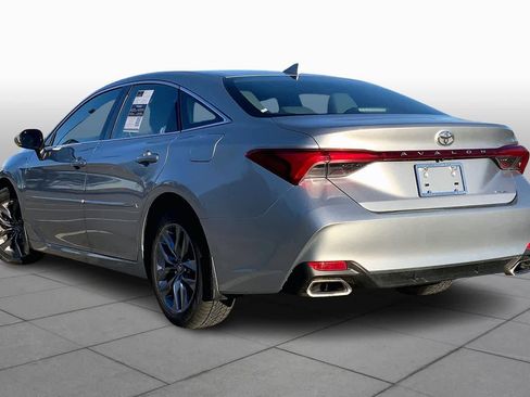 Used 2020 Toyota Avalon XLE image 11