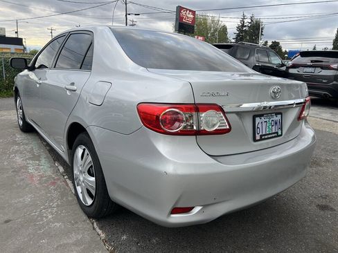 Used 2013 Toyota Corolla LE FWD image 3