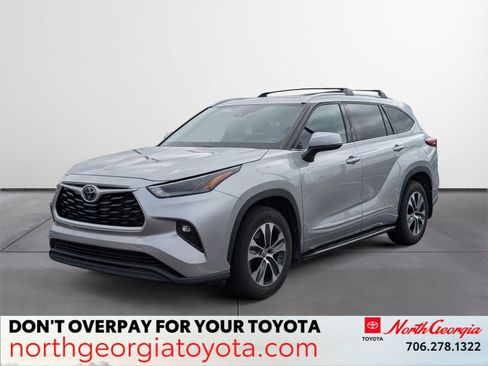 Used 2022 Toyota Highlander XLE image 1