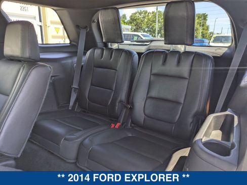 Used 2014 Ford Explorer XLT w/ Equipment Group 202A AWD/4WD image 17